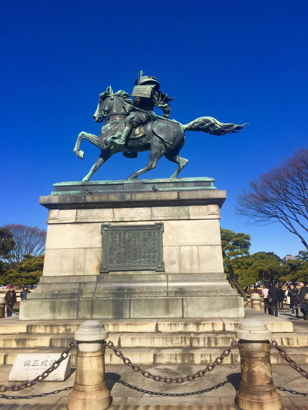 皇居是天皇平时居住的场所.