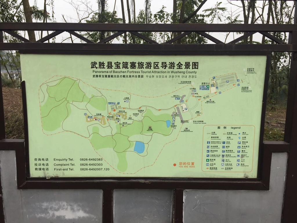 整个景区面积比较大,只有核心区宝箴塞要收门票,其他区域都是的.