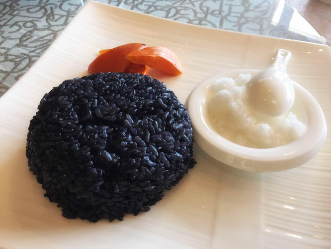                  溧阳特产乌米饭