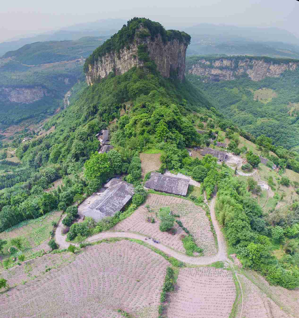 换个角度看叙永县天台山!