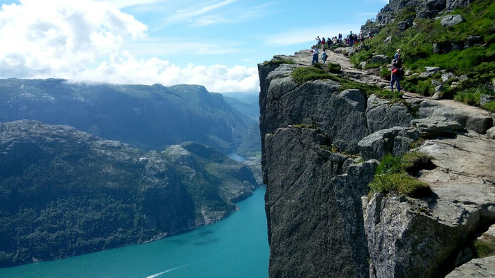 挪威吕瑟峡湾和布道石