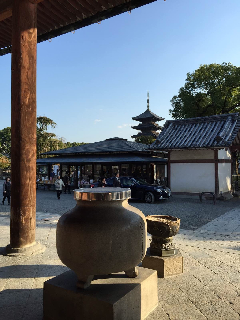 东寺是794年作为京都的守护寺庙而建的,京都就是在这一年成为日本新