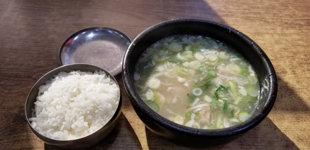        早餐--釜山必吃的猪肉汤饭