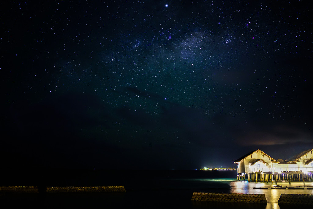 沙屋海边的星空