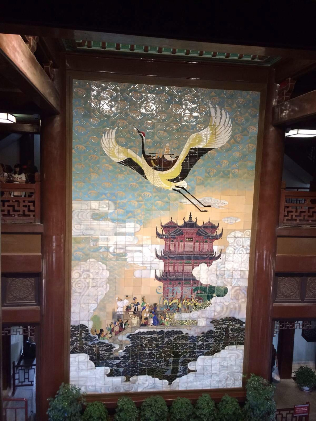       黄鹤楼内部的大型瓷制壁画