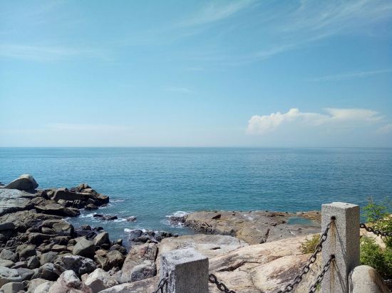" style="color:#0066cc;cursor:pointer;">联系方式 南澳蓝海豪景海景公寓位于后宅镇海滨路蓝海豪景小区,临近圣王庙、武帝庙、地母堂等。 南澳蓝海豪景海景公寓客房干净舒适,设施齐全,服务细致,配备中餐厅、多功能厅以及室外游泳池、茶室等。