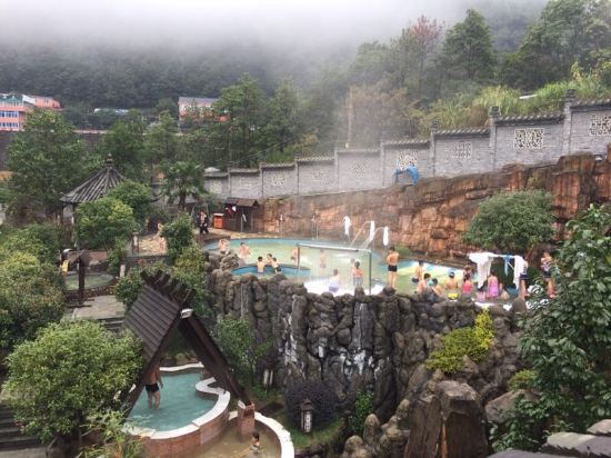 泰顺玉龙山氡泉度假村