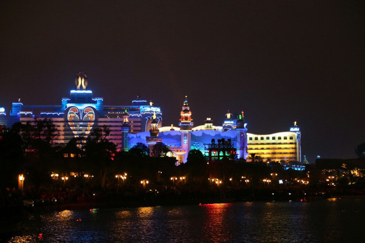         长隆远映企鹅酒店的夜景