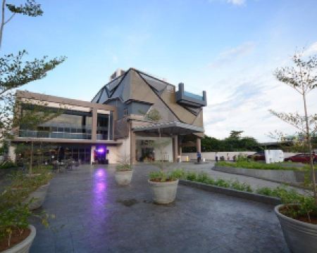 香港-公主港自由行 菲律賓航空公司+普林塞薩港順化度假酒店-HII管理