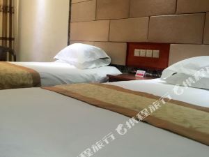 什么酒店可以住到下午四点 200e080000003e41aB303_R_300_225.jpg