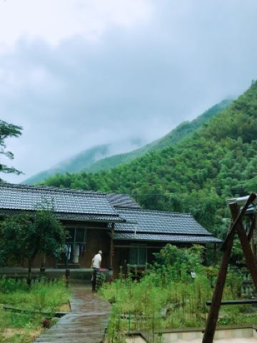 安吉花涧竹居民宿