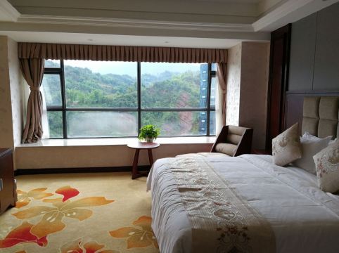 沐川裕和大酒店