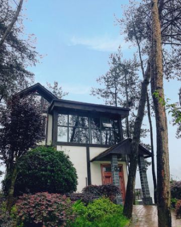 汉中红寺湖云缦山庄