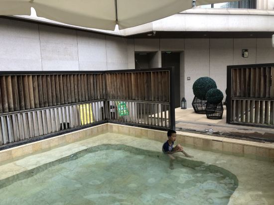 弥勒泊心温泉酒店