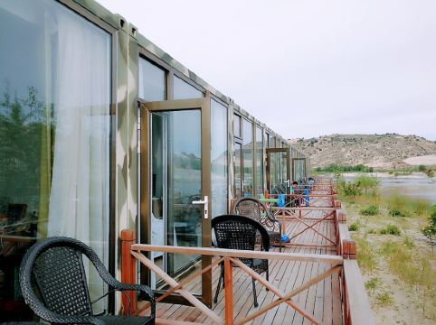 赤峰玉龙沙湖集装箱温泉酒店