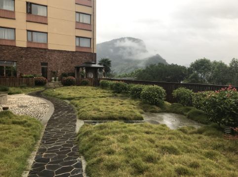 长阳隔河岩酒店(原隔河岩度假村)