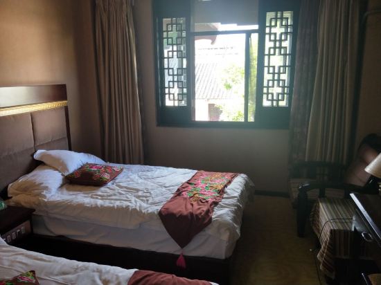 太阳岛酒店(楚雄彝人古镇店)