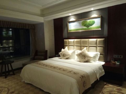 沐川裕和大酒店