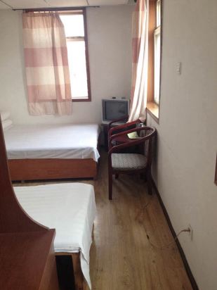怎么订便宜旅店 CghzgFUfua6Ae-BrAAGA_b7QTqI985_W_550_412.jpg