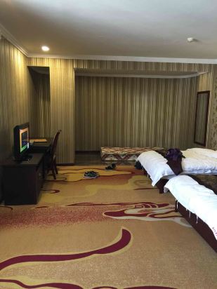 南沙大酒店 CghzgVTty4GALiH-AAPnsggbUUM653_W_550_412.jpg