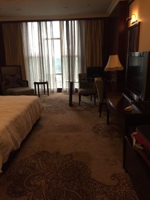 酒店建议改进的地方 CggYGlZVvZ2ABOvfAAKr1_3M3Uw078_W_550_412.jpg