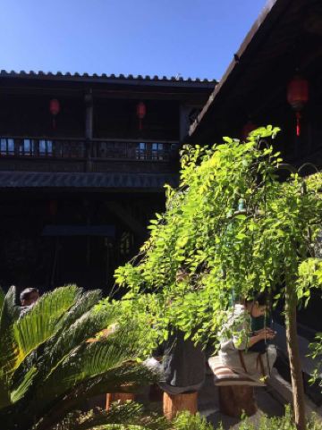 关于丽江牛家大院